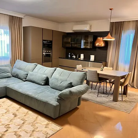 Chaplin Apartmán Tirana