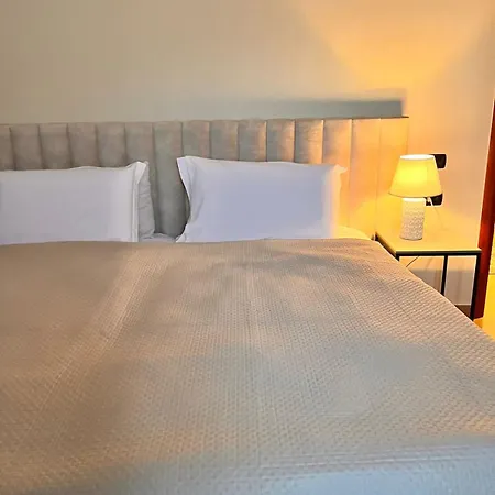 Chaplin טיראנה