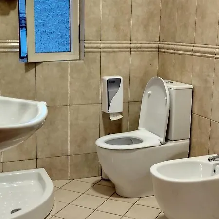 Chaplin * טיראנה