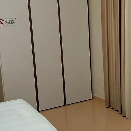 Chaplin * טיראנה