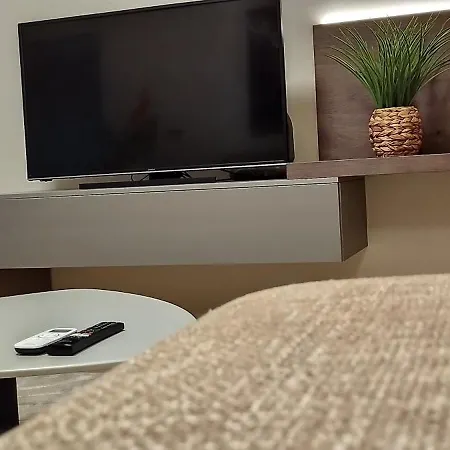 Chaplin טיראנה