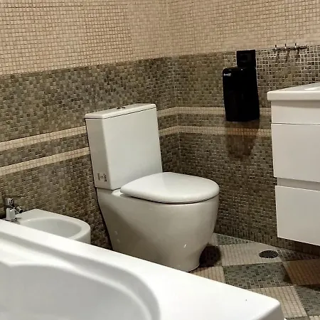 Chaplin * טיראנה