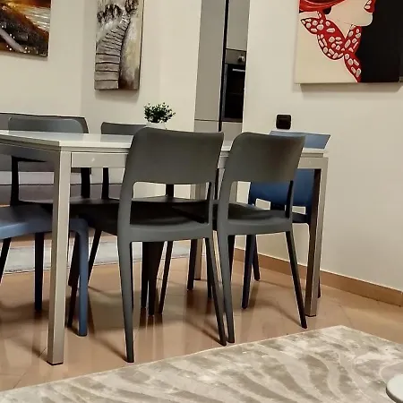 Chaplin * טיראנה