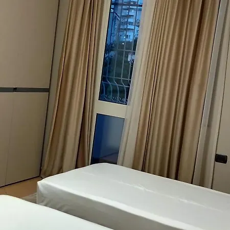 Chaplin טיראנה